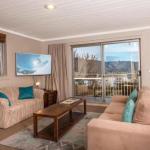 Erulisse Spacious Townhouse With Magical Lake Views - Tourism Townsville 0