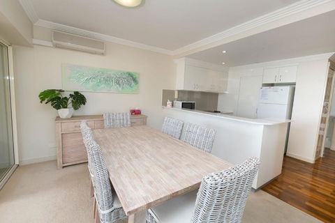 Whitesands Unit 402 34 38 North Street - Tourism Townsville 1
