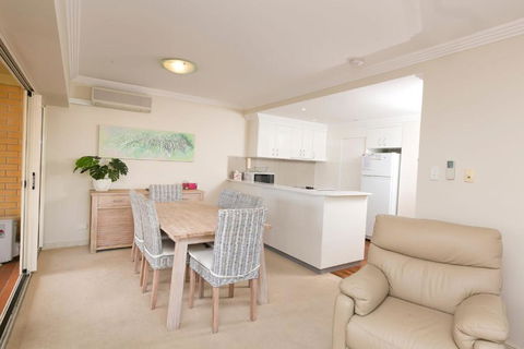 Whitesands Unit 402 34 38 North Street - Tourism Townsville 6