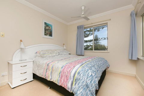 Whitesands Unit 402 34 38 North Street - Tourism Townsville 4