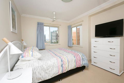 Whitesands Unit 402 34 38 North Street - Tourism Townsville 3
