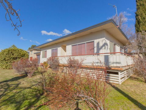 2 Munyang Street Jindabyne - Tourism Townsville 5