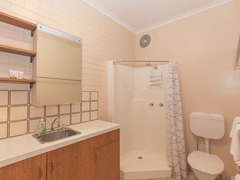 The Lakefront 69 Townsend Street - Tourism Townsville 5