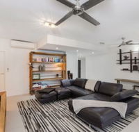 Luxury PoolSide Apartment In Beachfront - Tourism Townsville