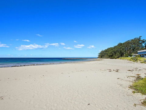 DAVIES STREET MOLLYMOOK 4 / 14 - Tourism Townsville 4