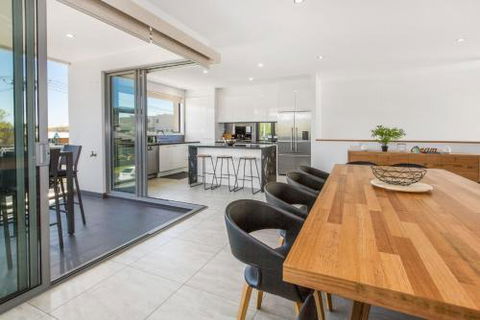 CASABLANCA DROMANA - Tourism Townsville 1