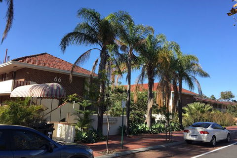 B6 Cafes & Restaurants Close To UWA - Tourism Townsville 5