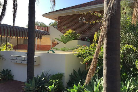 B6 Cafes & Restaurants Close To UWA - Tourism Townsville 4