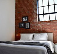 Stylish Warehouse Conversion in Heart of Fitzroy - Tourism Townsville
