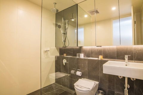 Modern 2bed2bath APT At Neutral Bayparking+wifi - Tourism Townsville 5