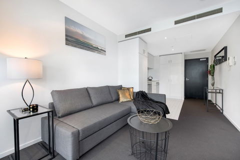 FARINA, 1BDR Docklands Apartment - Tourism Townsville 2