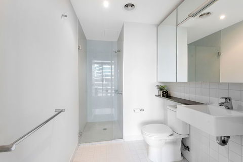 FARINA, 1BDR Docklands Apartment - Tourism Townsville 1