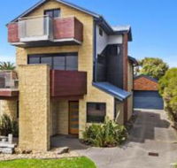 The Island Manor family seaside stay with views - Tourism Townsville