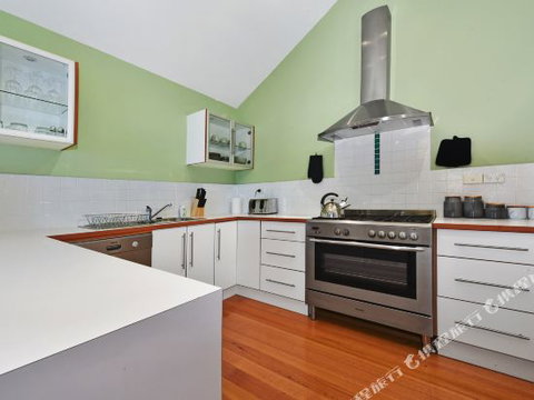 Family Friendly Weatherboard Cottage - Tourism Townsville 5