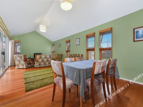 Family Friendly Weatherboard Cottage - Tourism Townsville 3