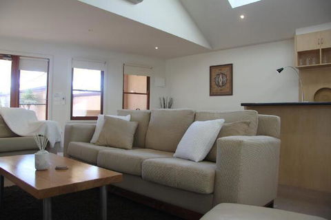 SACKVILLE APARTMENT 1 - Tourism Townsville 4