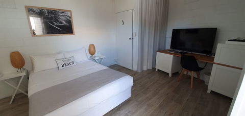Beach Holiday Apartments Motel - Tourism Townsville 3