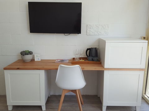 Beach Holiday Apartments Motel - Tourism Townsville 4
