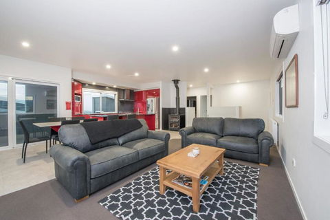 Stratton Summit 4 Modern Sophisticated Style With Lake & Mountain Views - Tourism Townsville 1