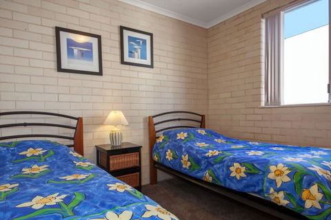 Classic View 2 / 49 Victoria Parade - Tourism Townsville 6