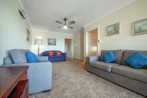 Quarterdeck Unit 3 / 12 Magnus Street - Tourism Townsville 3