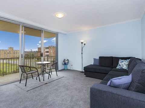 Fairleigh Unit 1 - Tourism Townsville 4
