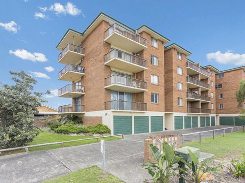 Fairleigh Unit 1 - Tourism Townsville 2