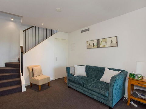 LORNE CHALET APARTMENT 10 Ask About Midweek Deals - Tourism Townsville 4