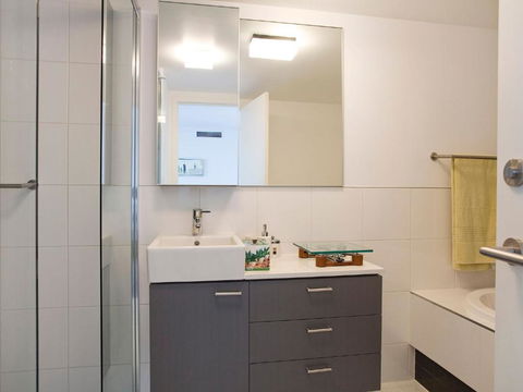 LORNE CHALET APARTMENT 10 Ask About Midweek Deals - Tourism Townsville 2