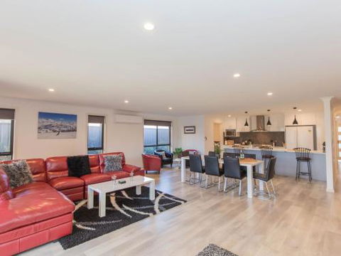 Bedrock 11 Twynam Street Jindabyne - Tourism Townsville 3