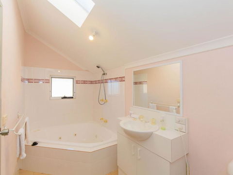 Cascades 13 / 3 Kurrajong Street - Tourism Townsville 2
