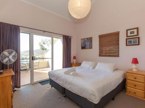 Cascades 13 / 3 Kurrajong Street - Tourism Townsville 1