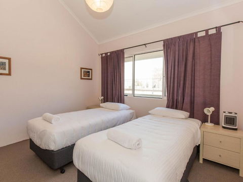 Cascades 13 / 3 Kurrajong Street - Tourism Townsville 6