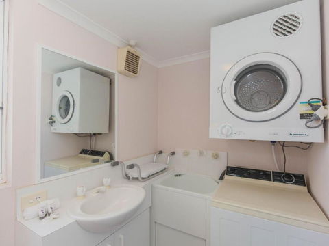 Cascades 13 / 3 Kurrajong Street - Tourism Townsville 3