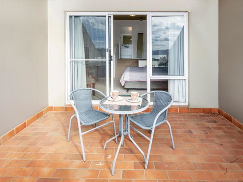Cascades 18 / 3 Kurrajong Street - Tourism Townsville 2
