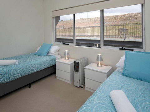 Cascades 18 / 3 Kurrajong Street - Tourism Townsville 4
