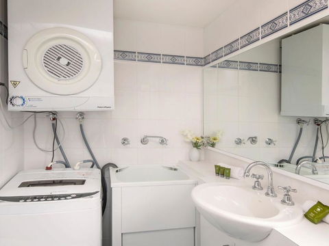 Cascades 18 / 3 Kurrajong Street - Tourism Townsville 1