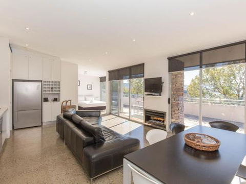 Edge 7 / 16 Clyde Street - Tourism Townsville 4