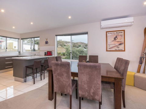 Grevillea 1 / 12 Poly Cow Lane - Tourism Townsville 4