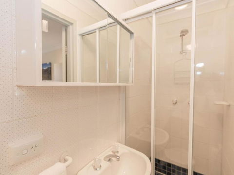 Lakeside 3 / 37 Cobbon Crescent - Tourism Townsville 3