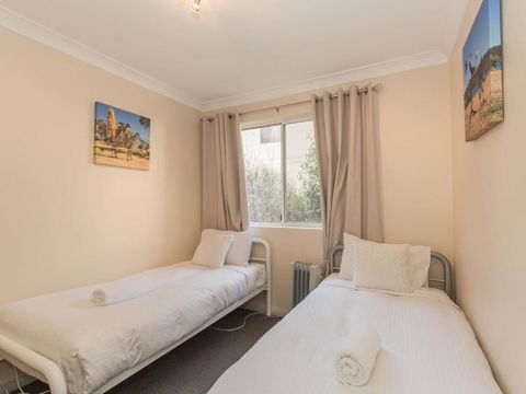 Lakeside 3 / 37 Cobbon Crescent - Tourism Townsville 5