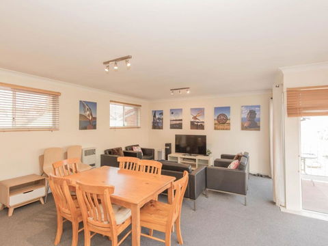 Lakeside 3 / 37 Cobbon Crescent - Tourism Townsville 2