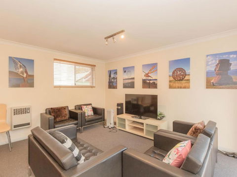 Lakeside 3 / 37 Cobbon Crescent - Tourism Townsville 4