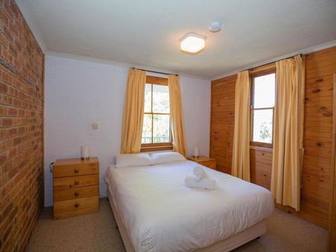 Misty Gables 2 / 24 Townsend Street - Tourism Townsville 1