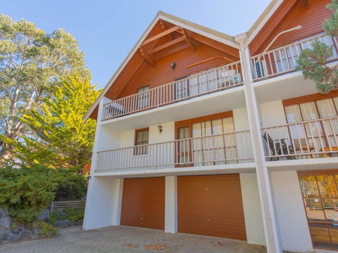 Misty Gables 2 / 24 Townsend Street - Tourism Townsville 2