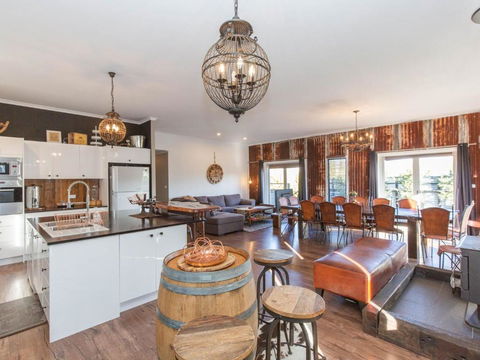 Oak & Barrel / 7 Twynam Street - Tourism Townsville 4