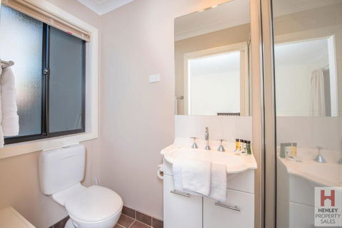Maison Noir 2 Well Appointed Modern Accommodation With Mountain Views - Tourism Townsville 1