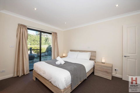 Maison Noir 2 Well Appointed Modern Accommodation With Mountain Views - Tourism Townsville 6