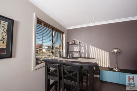 Maison Noir 2 Well Appointed Modern Accommodation With Mountain Views - Tourism Townsville 4