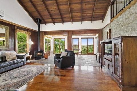 CHRISTOPHERS COTTAGE - Tourism Townsville 3